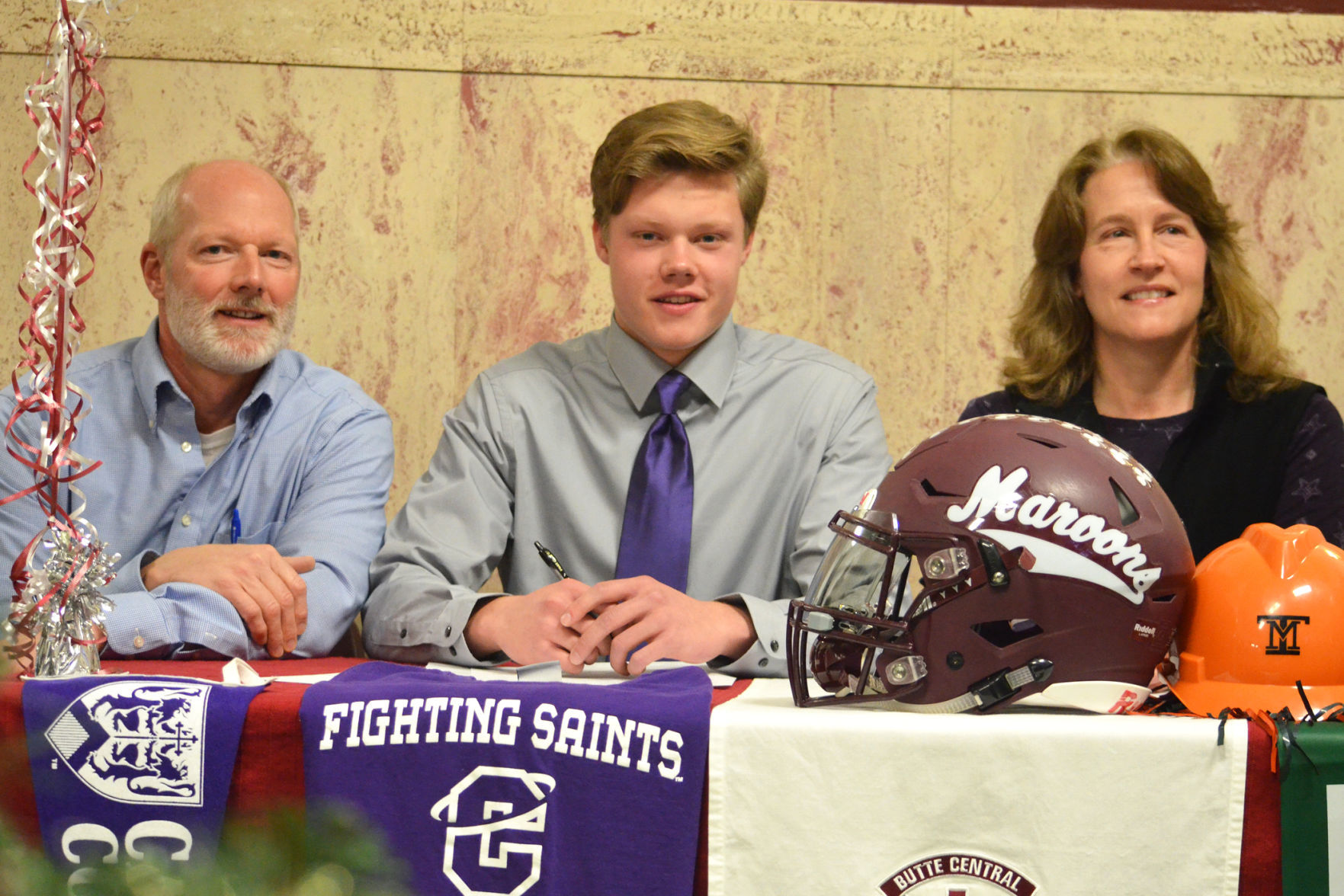 Luke Jensen signs with Carroll